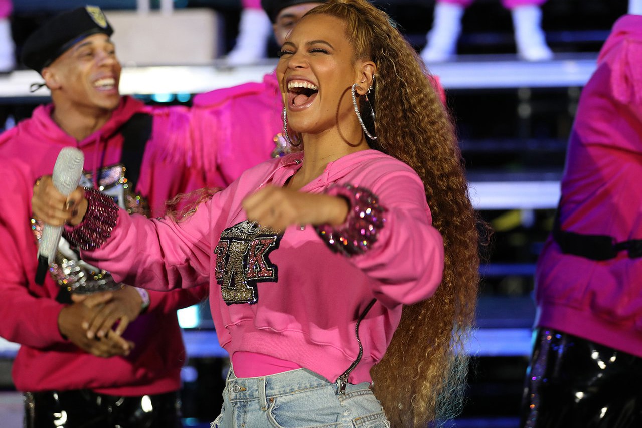 Beyoncé Coachella Weekend Two Looks Pink Beychella Bak 2018 Silver Balmain Reunion Music Festival Band Crown
