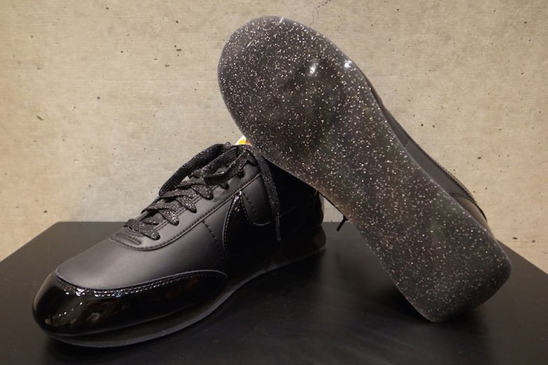 COMME des GARÇONS x Nike Night Track Sneaker CDG Triple Black Silhouette Retro Footwear Glitter