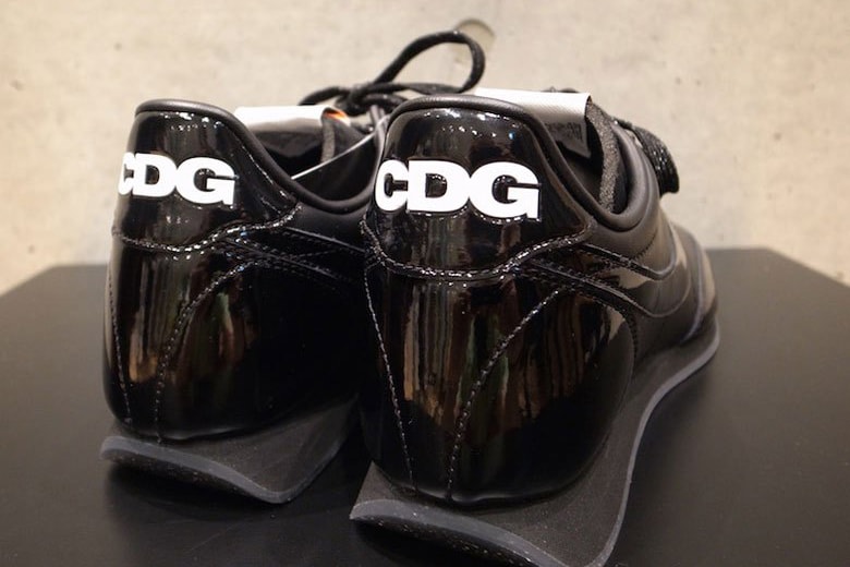 COMME des GARÇONS x Nike Night Track Sneaker CDG Triple Black Silhouette Retro Footwear Glitter
