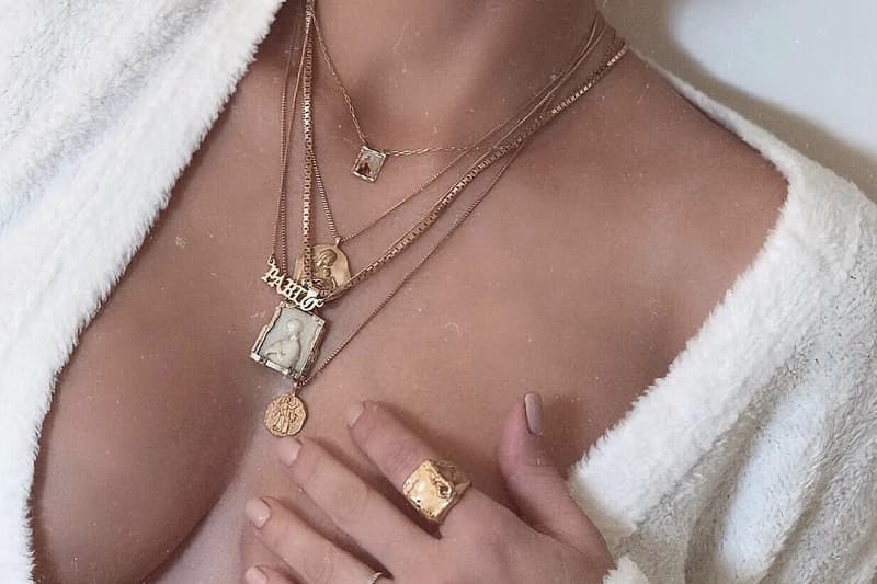 How to Style Layered Necklaces Jewelry Trend Coveteur Bagatiba Jessie Andrews Layer Necklace Tips Advice Wear