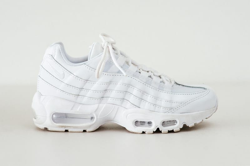 all white air max 95 with black nike sign