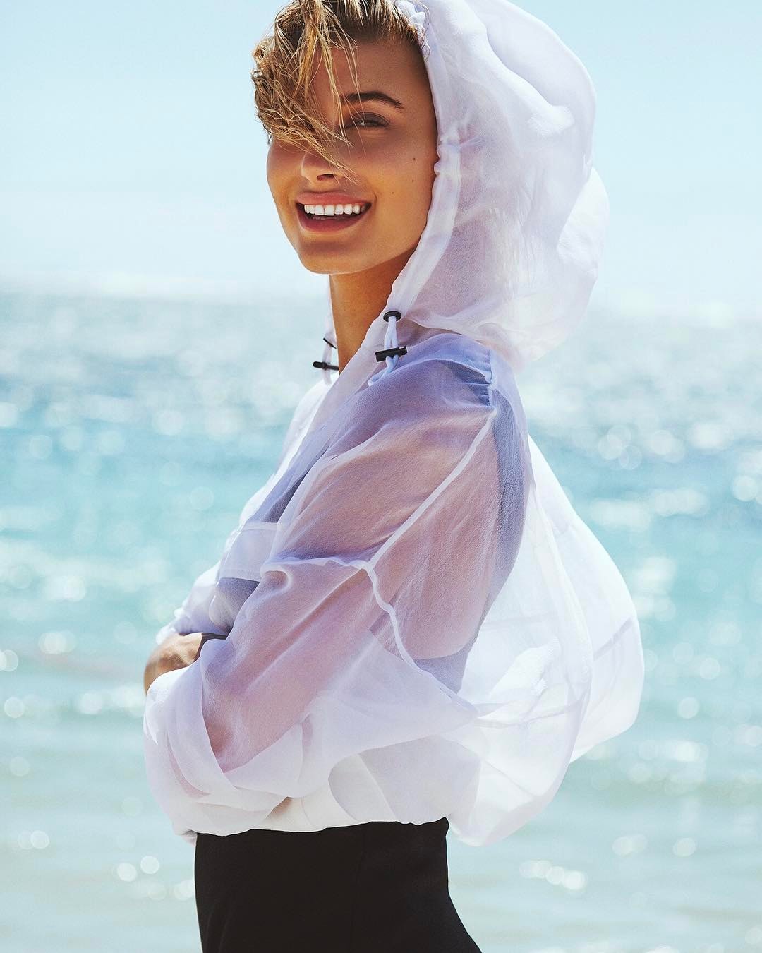 Hailey Baldwin Elle Italia June 2018 Magazine Cover Editorial Sea Ocean Clear Jacket