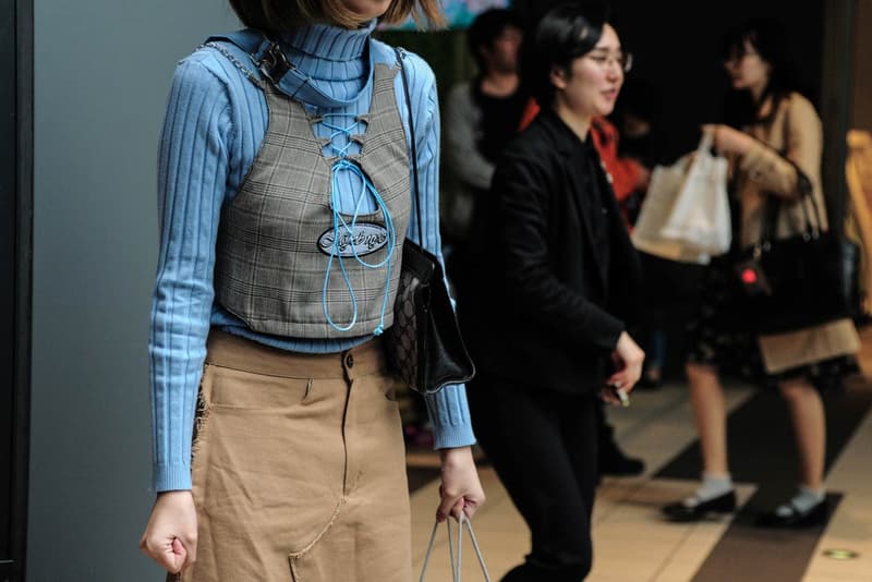 Tokyo Fashion Week 2017 Woman Holding Bags