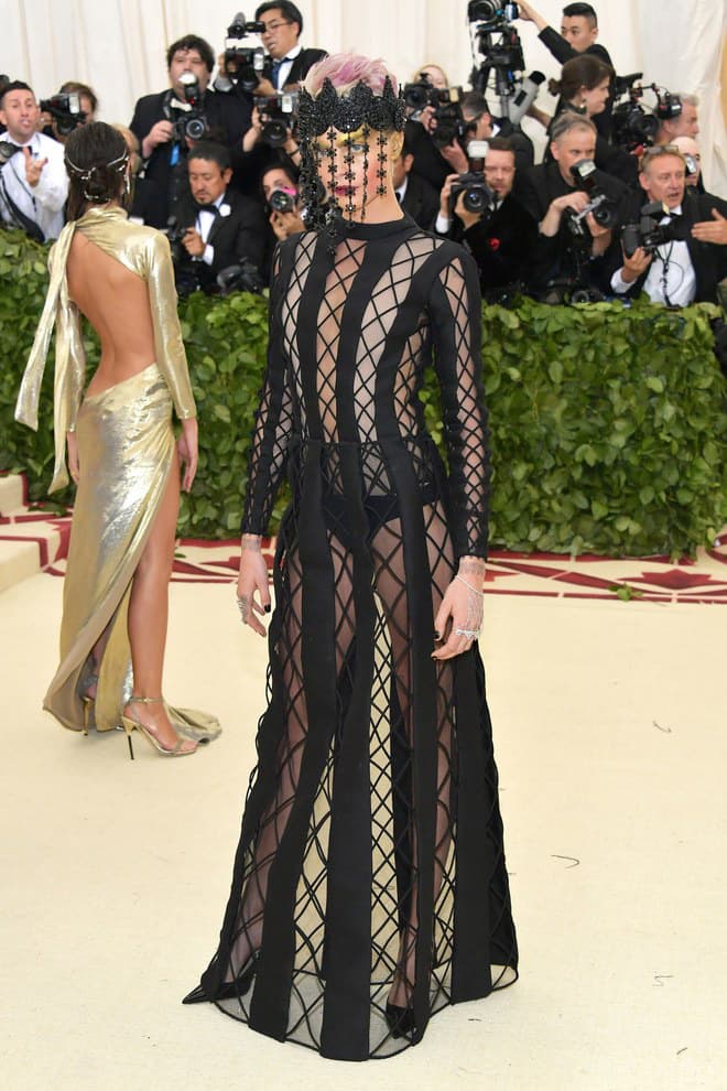 Met gala 2018 Red Carpet Rihanna Kylie Jenner Kim Kardashian SZA Katy Perry Zendaya Bella Hadid Travis Scott Vogue Anna Wintour Cardi B