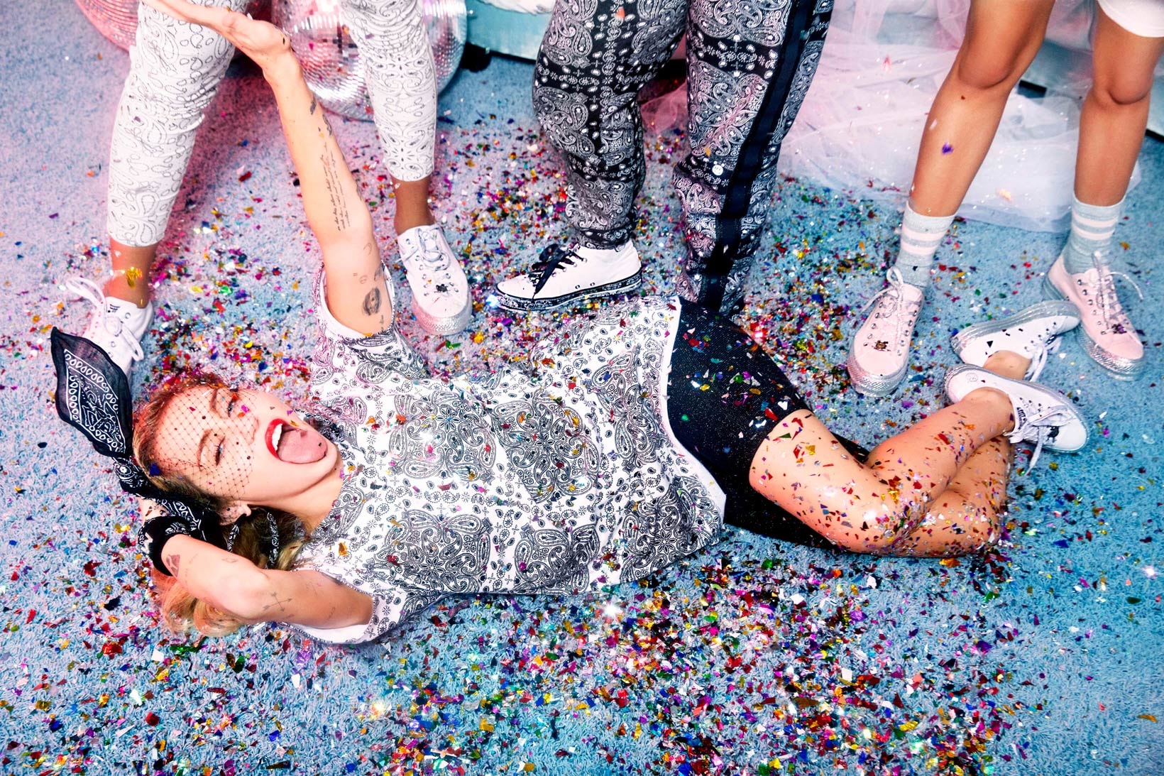 Miley Cyrus Converse Chuck Taylor All Star Platform Pink White Black Lookbook