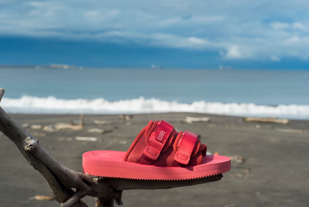 SUICOKE Spring/Summer 2018 Collection Red Blue Beige White Sneakers Slippers