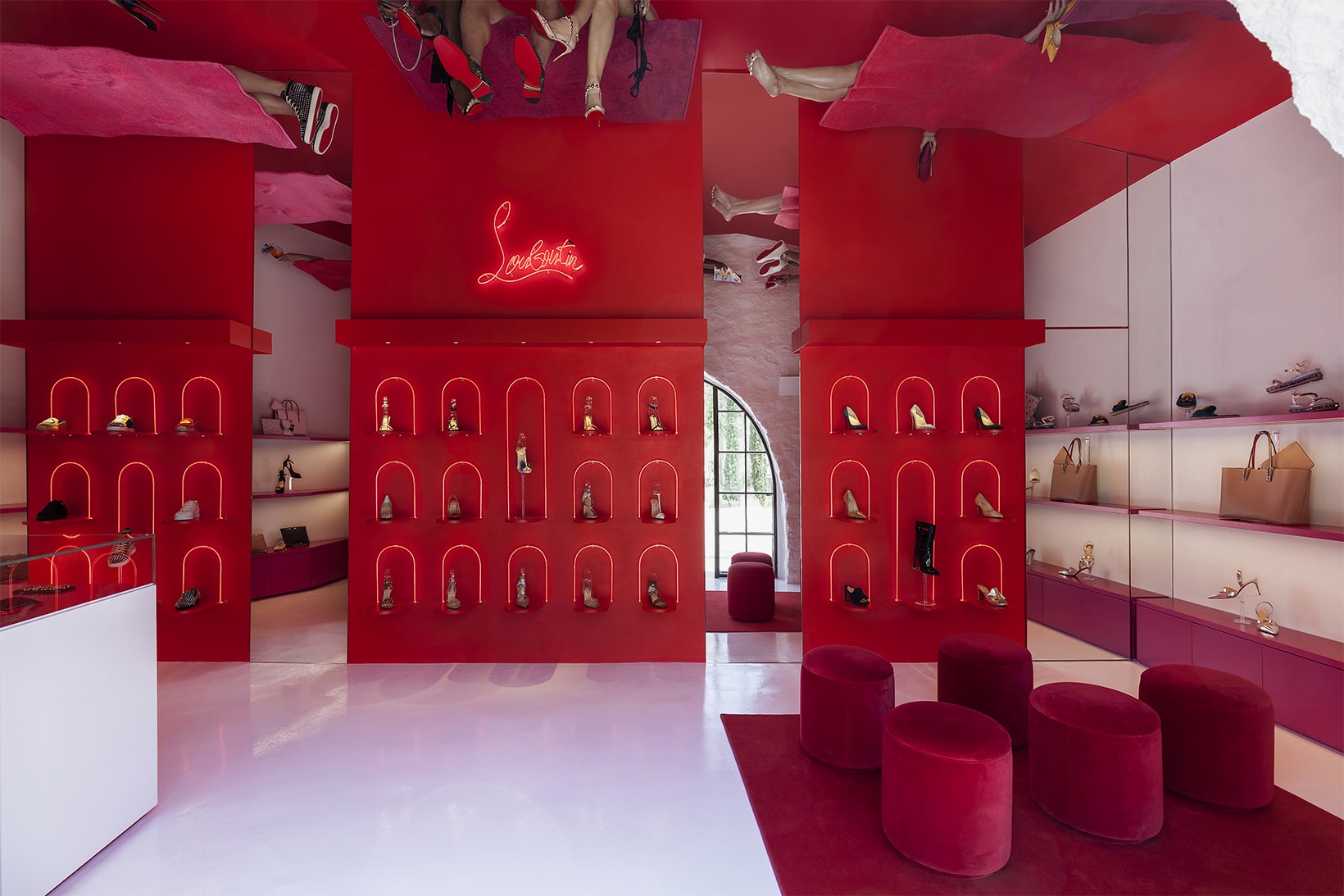Louis Vuitton Pop-Up Store in Mykonos in an island atmosphere