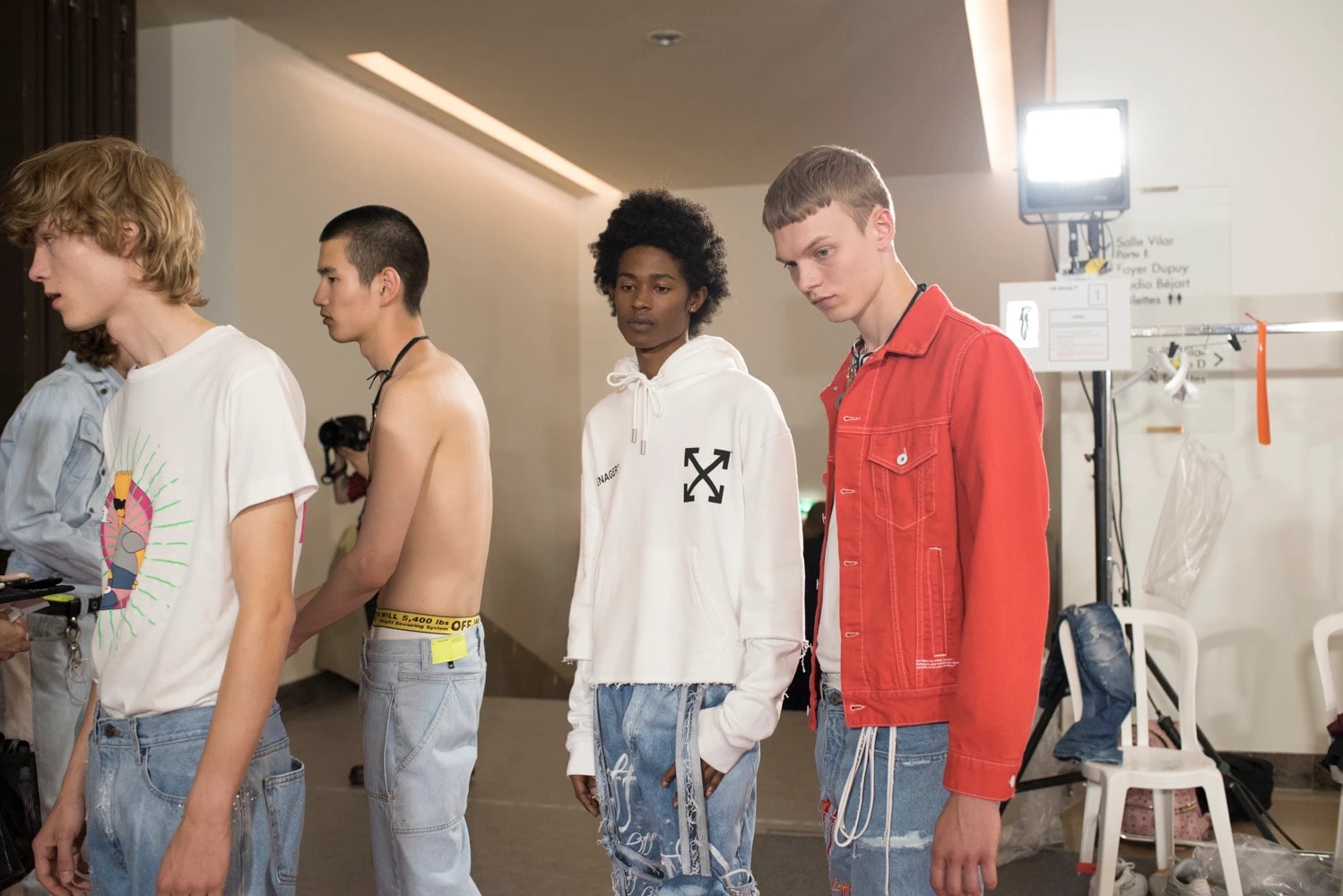 Off-White Virgil Abloh Menswear Spring/Summer 2019 Paris Fashion Week Men's Collection Backstage T-shirt Hoodie Jacket White Red