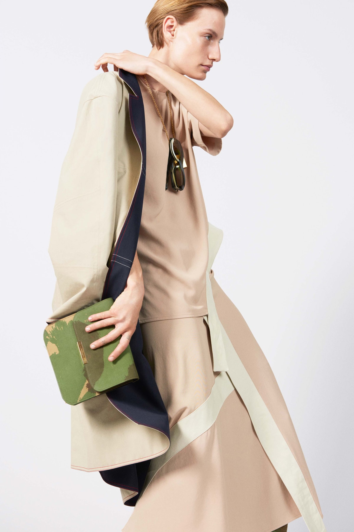 Victoria Beckham Resort 2019 Collection Lookbook Jacket Khaki Leather Bag Green