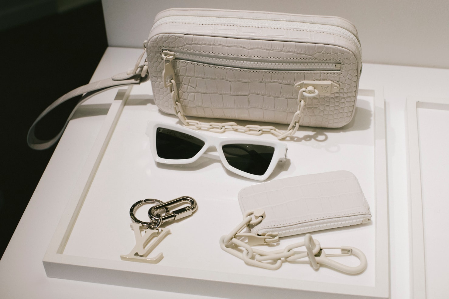 Virgil Abloh Louis Vuitton Spring/Summer 2019 Sunglasses Keychain Wallet White