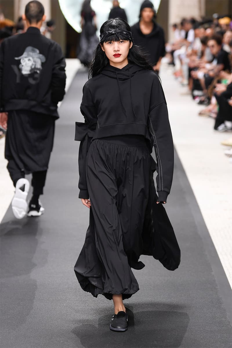 Yohji Yamamoto Fashion Show 2019 2 https%3A%2F%2Fhypebeast.com%2Fwp content%2Fblogs.dir%2F6%2Ffiles%2F2018%2F06%2Fy 3 yohji yamamoto adidas spring summer 2019 paris fashion week mens 5