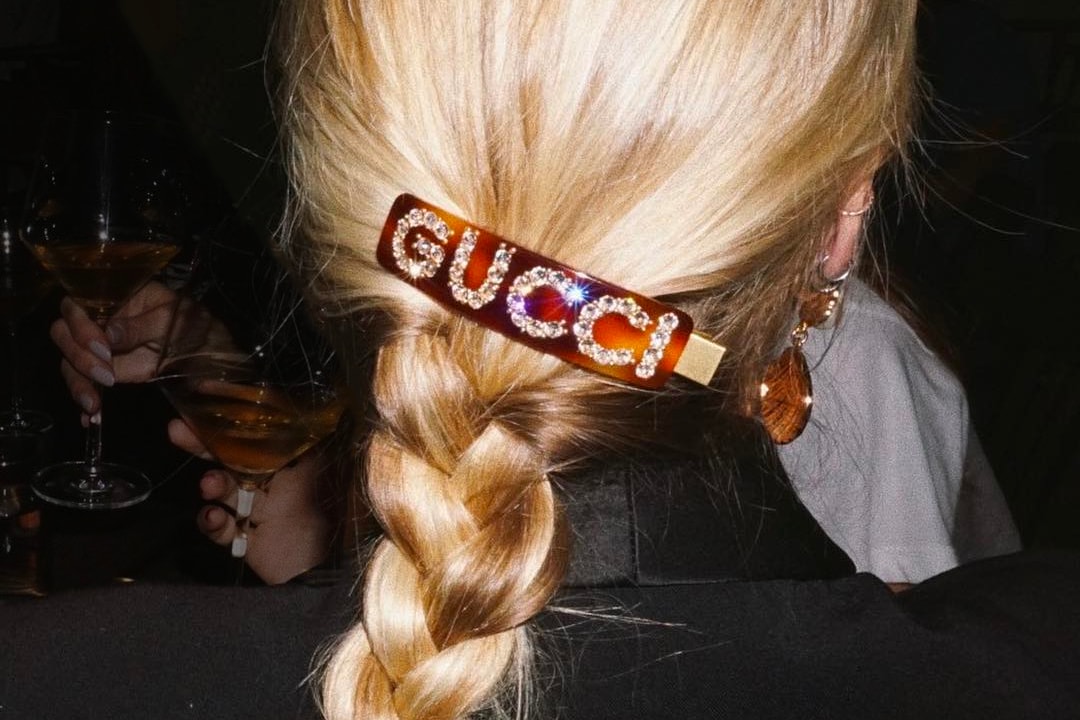 Gucci Crystal Logo Tortoiseshell Hair Barrette | Hypebae display picture 1