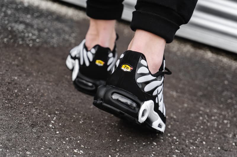 nike air max plus oreo black white