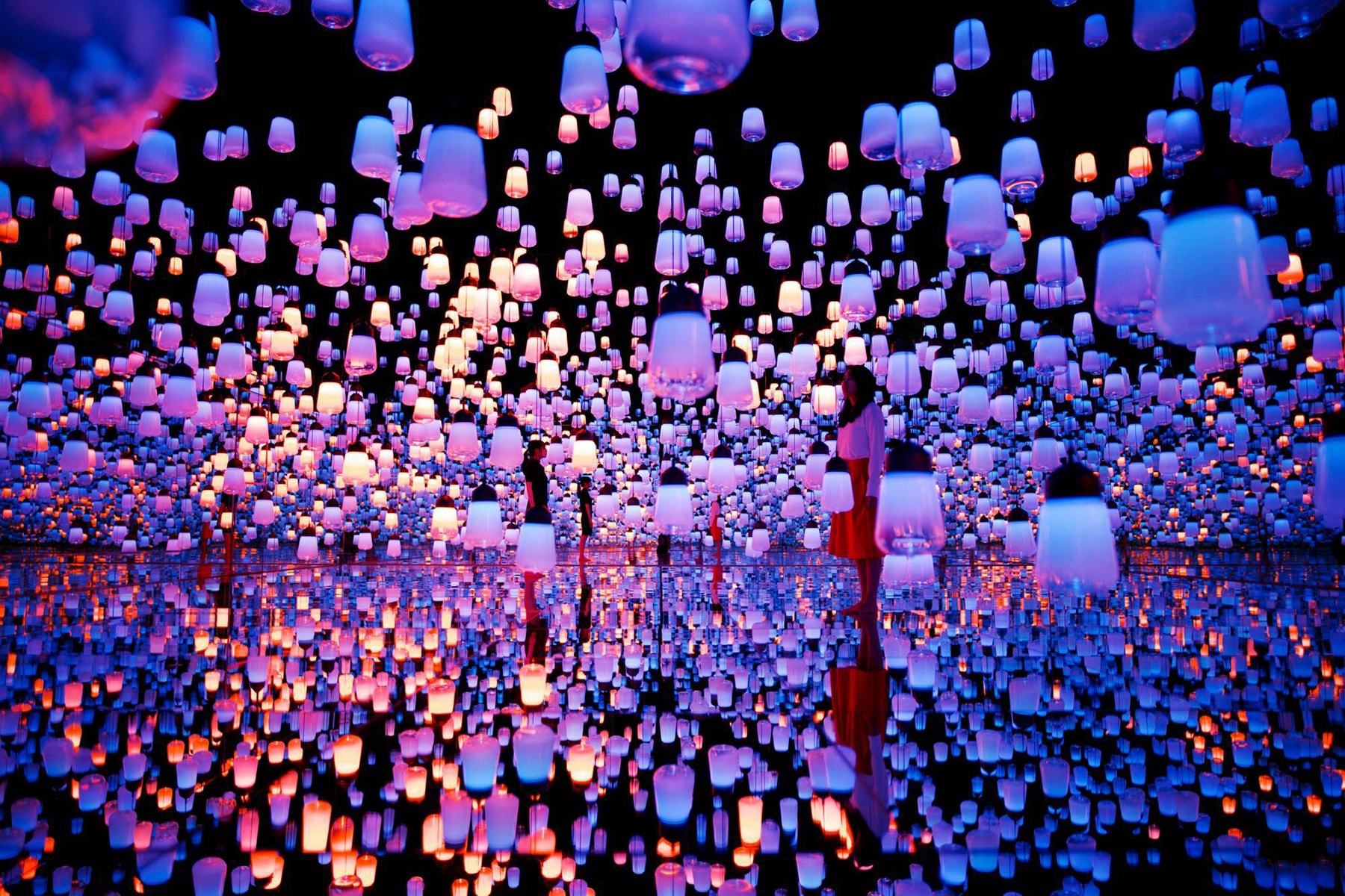 teamLab Borderless Digital Art Museum Installation Tokyo Japan Mirror Lights Lanterns