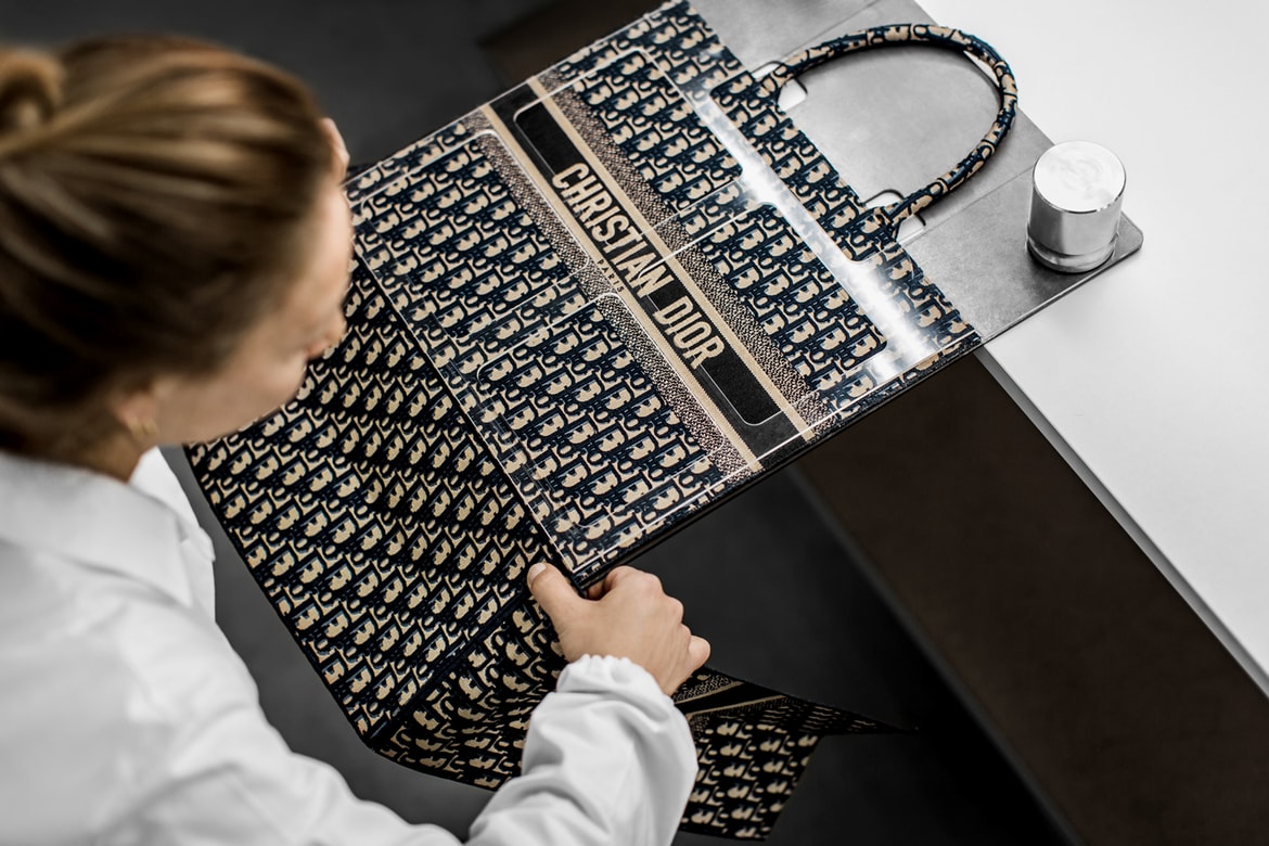 Watch How Dior S Oblique Book Tote Gets Made Hypebae Watch How Dior S Oblique Book Tote Gets Made Hypebae