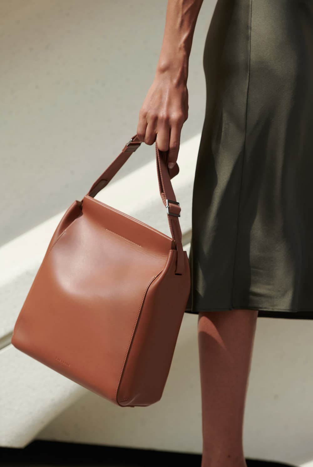 Everlane Introduces New Minimal Chic Form Bag Hypebae Everlane Form Bag Black Dark Green Cognac Minimal