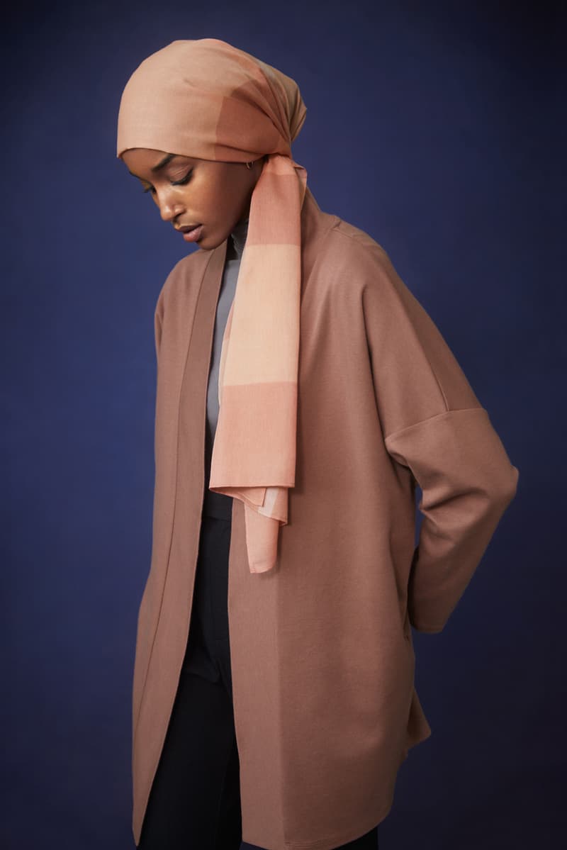Hana Tajima for Uniqlo Fall/Winter 2018 Collection HPJ AIRism Checked Stole Pink Long Sleeve Cardigan Salmon Flare Ankle Pants Black