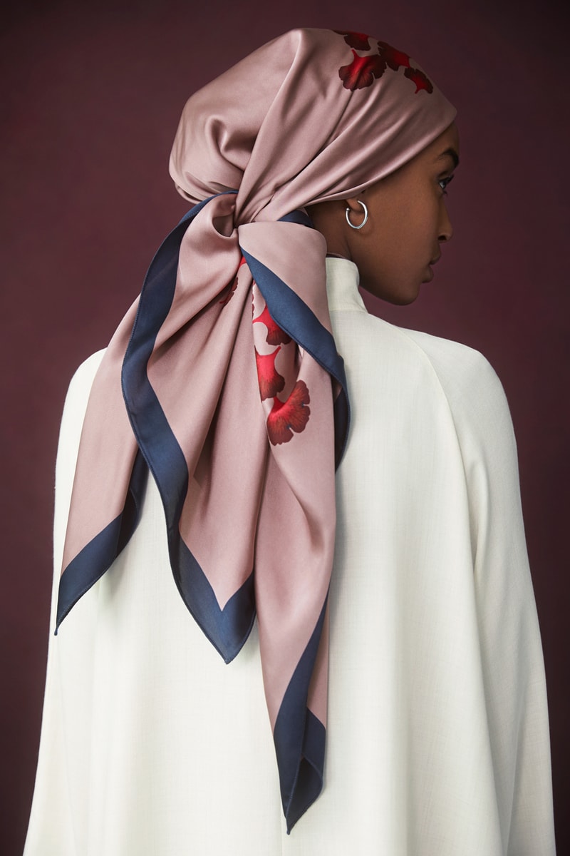 Hana Tajima for Uniqlo Fall/Winter 2018 Collection HPJ Square Print Stole Pink Rayon Drape Long Sleeve Tunic Tan