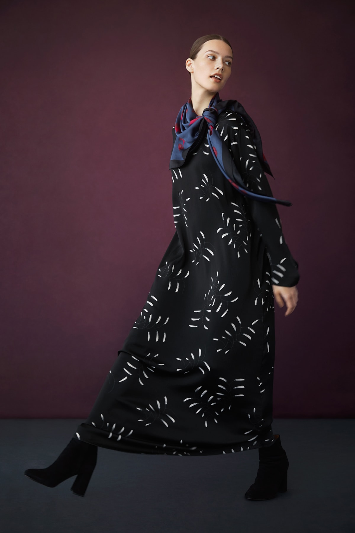 Hana Tajima for Uniqlo Fall/Winter 2018 Collection HPJ Square Print Stole Blue Flare Printed Long Sleeve Dress Black