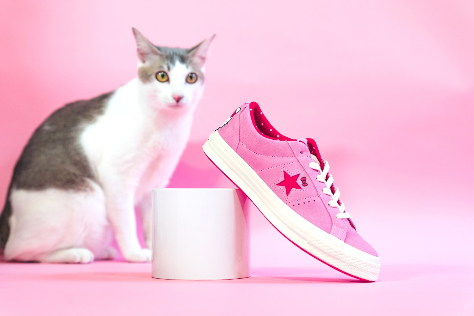 Hello Kitty x Converse One Star Pink