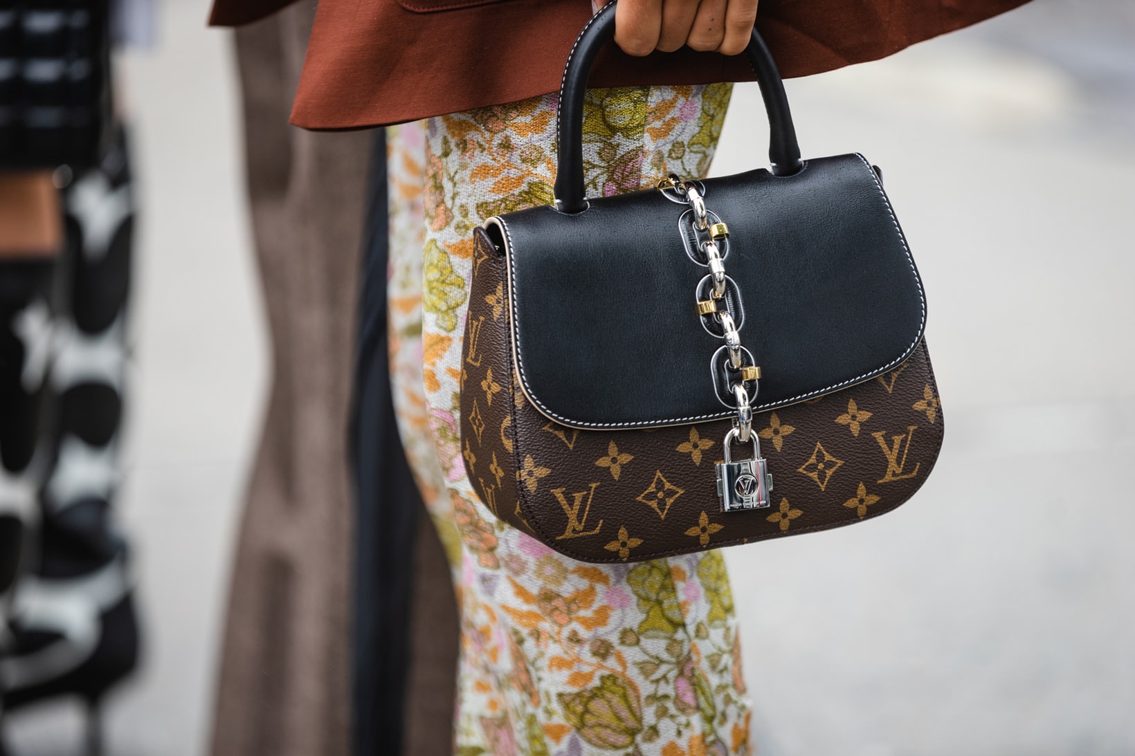 New York Fashion Week NYFW Street Style Street Snaps Louis Vuitton Logo Bag Brown Black