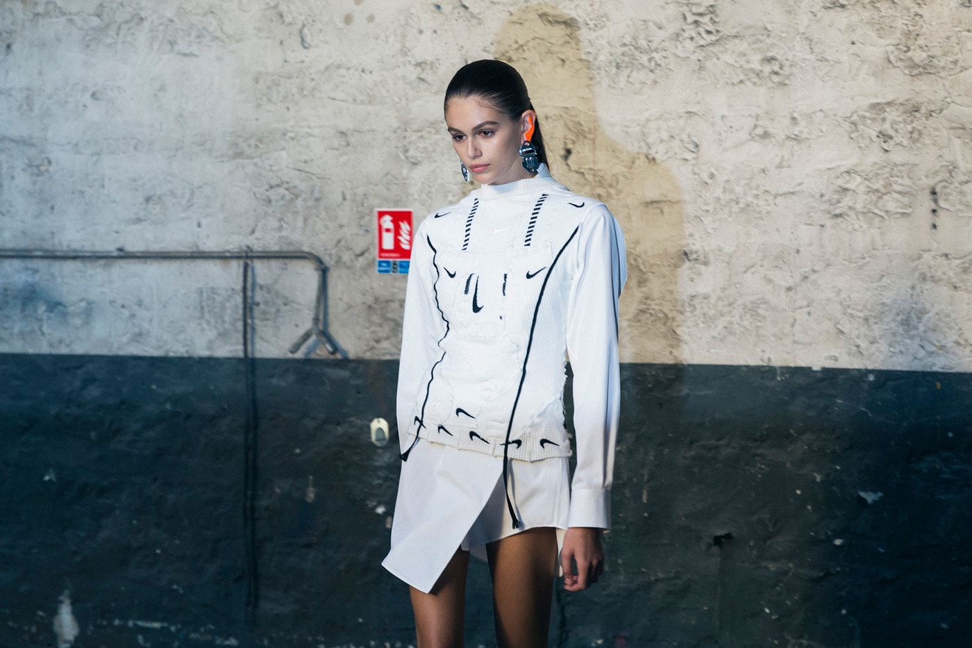 Off-White Virgil Abloh Spring Summer 2019 Paris Fashion Week Show Backstage Kaia Gerber Blazer White