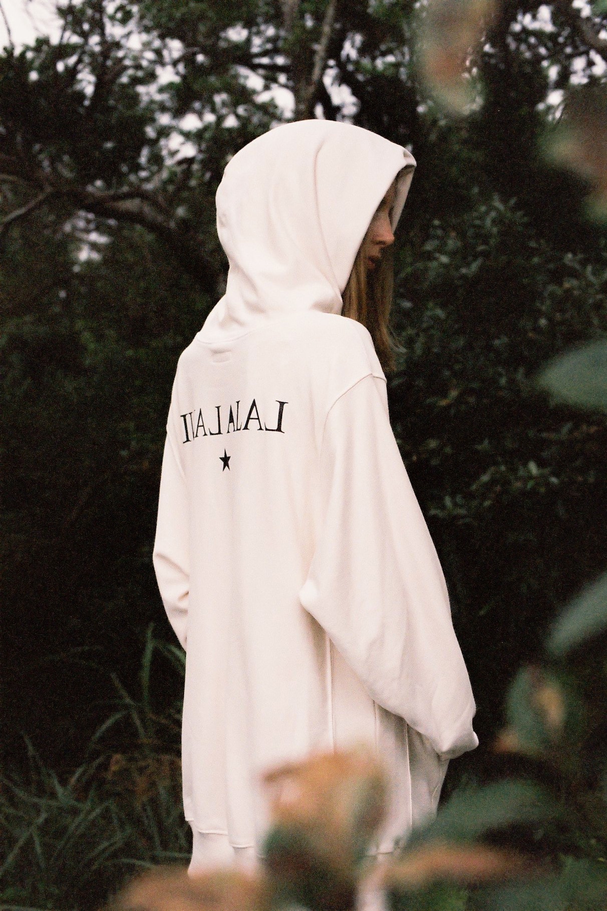 ALICE LAWRANCE XX Fall/Winter 2018 Collection Star Reverse-Weave Hoodie Cream