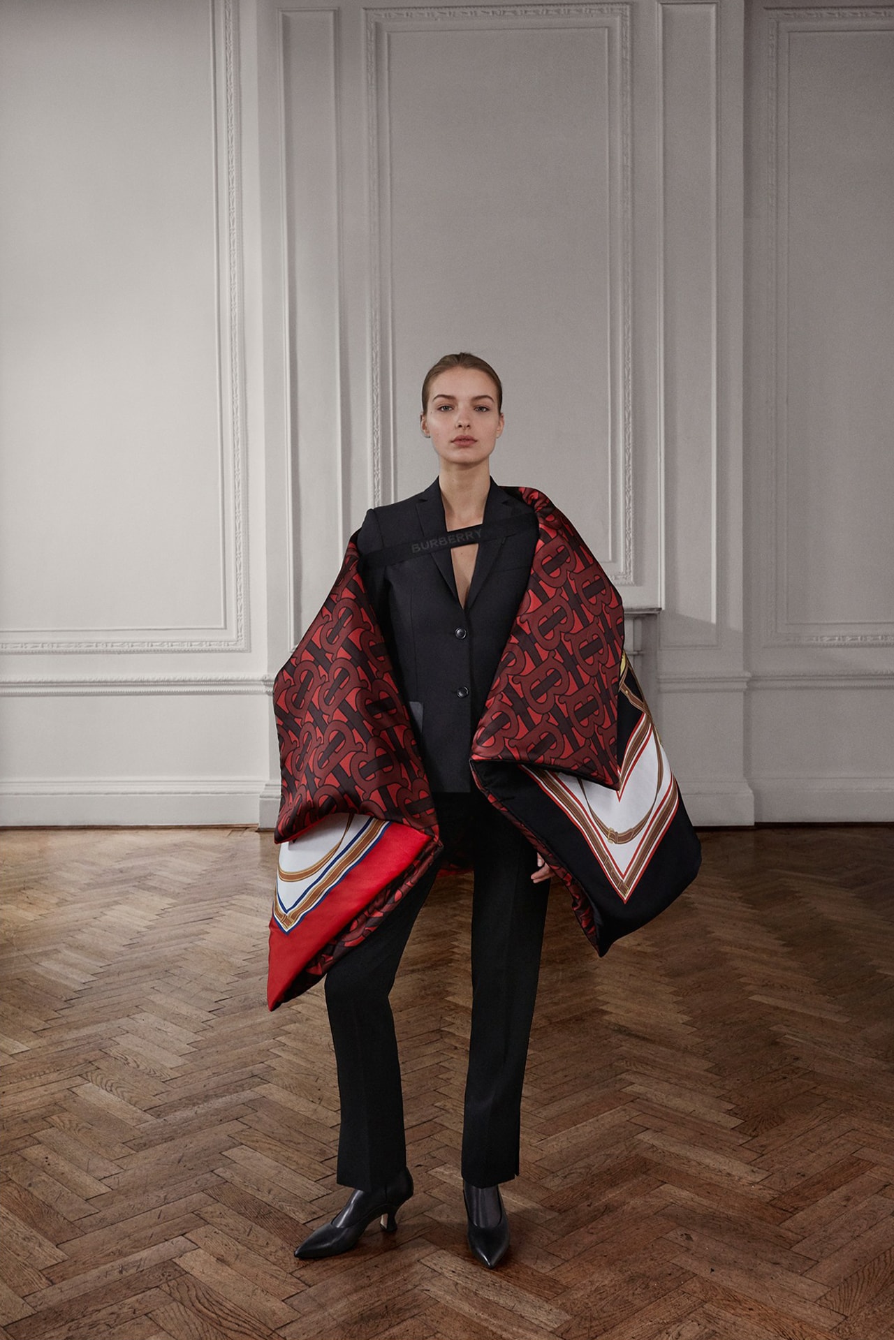 Burberry Riccardo Tisci Pre-Fall 2019 Collection Coat Red Black