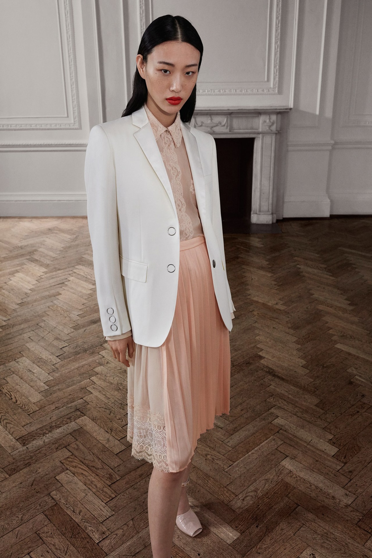 Burberry Riccardo Tisci Pre-Fall 2019 Collection Blazer White Dress Pink Shoes Tan