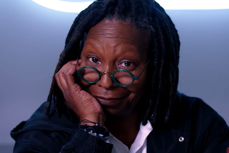 whoopi goldberg green glasses