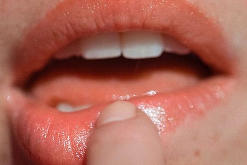 Here Are the 8 Best Natural Teeth Whitening Products for a Brilliant Smile