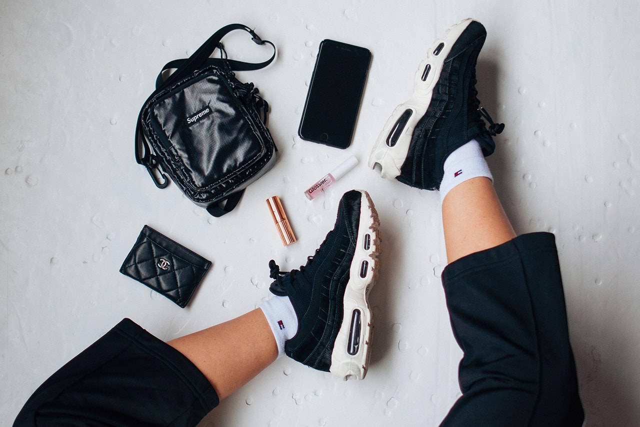 Instagram Flat Lay Nike Air Max 95 Black Sneakers Supreme Bag Glossier Lipgloss iPhone Influencer Chanel Cardholder Lipstick Socks
