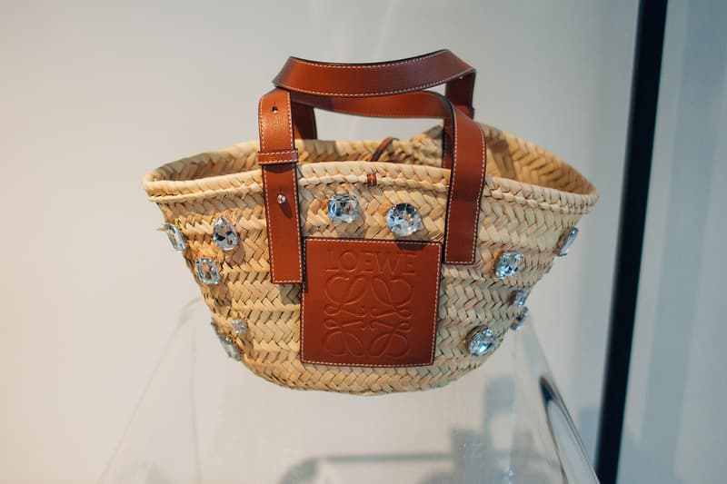 loewe jw anderson closer look ss19 spring summer 2019 puzzle gate hammock handbags