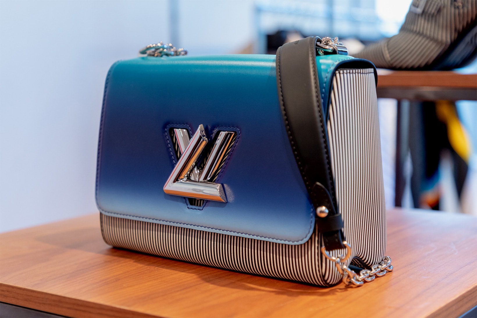 Louis Vuitton: Louis Vuitton Revealed Its Latest Twist Bags