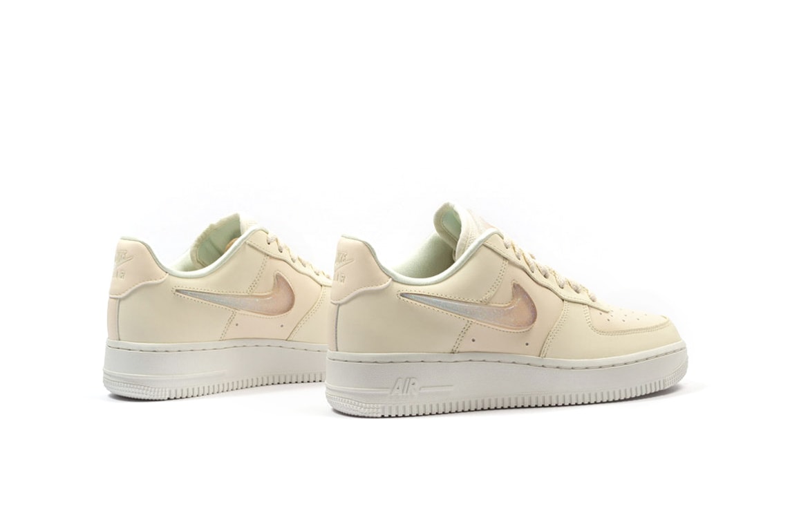 Nike Air Force 1 07 SE Premium Pale Ivory Summit White
