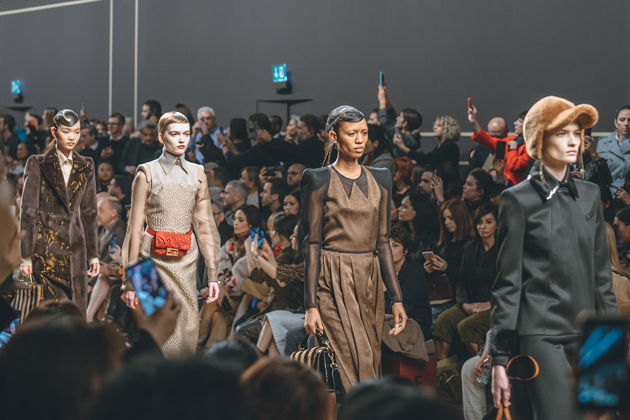 adesuwa ruth bell karl lagerfeld fall winter 2019 fw19 milan fashion week final last runway show finale models dress brown