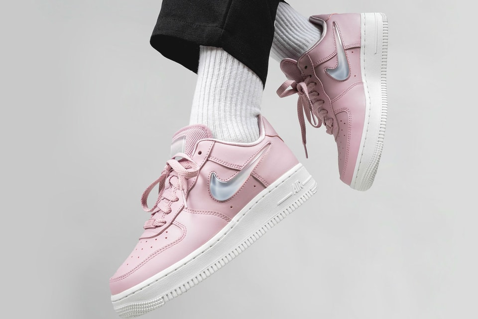 Crónico Muchas situaciones peligrosas Pensamiento Shop Nike's Air Force 1 07 SE in "Premium Pink" | Hypebae