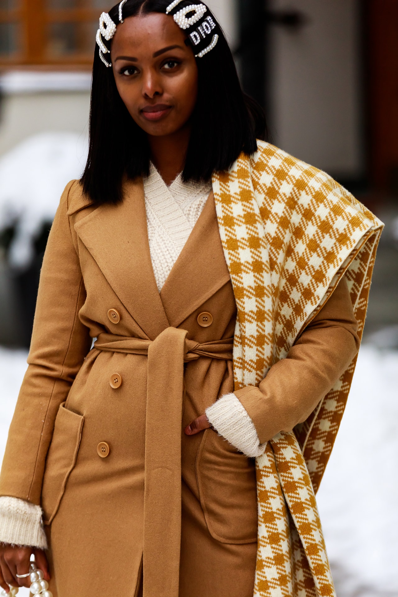 stockholm fashion week street style blogger influencer coat scarf hair clips pearl