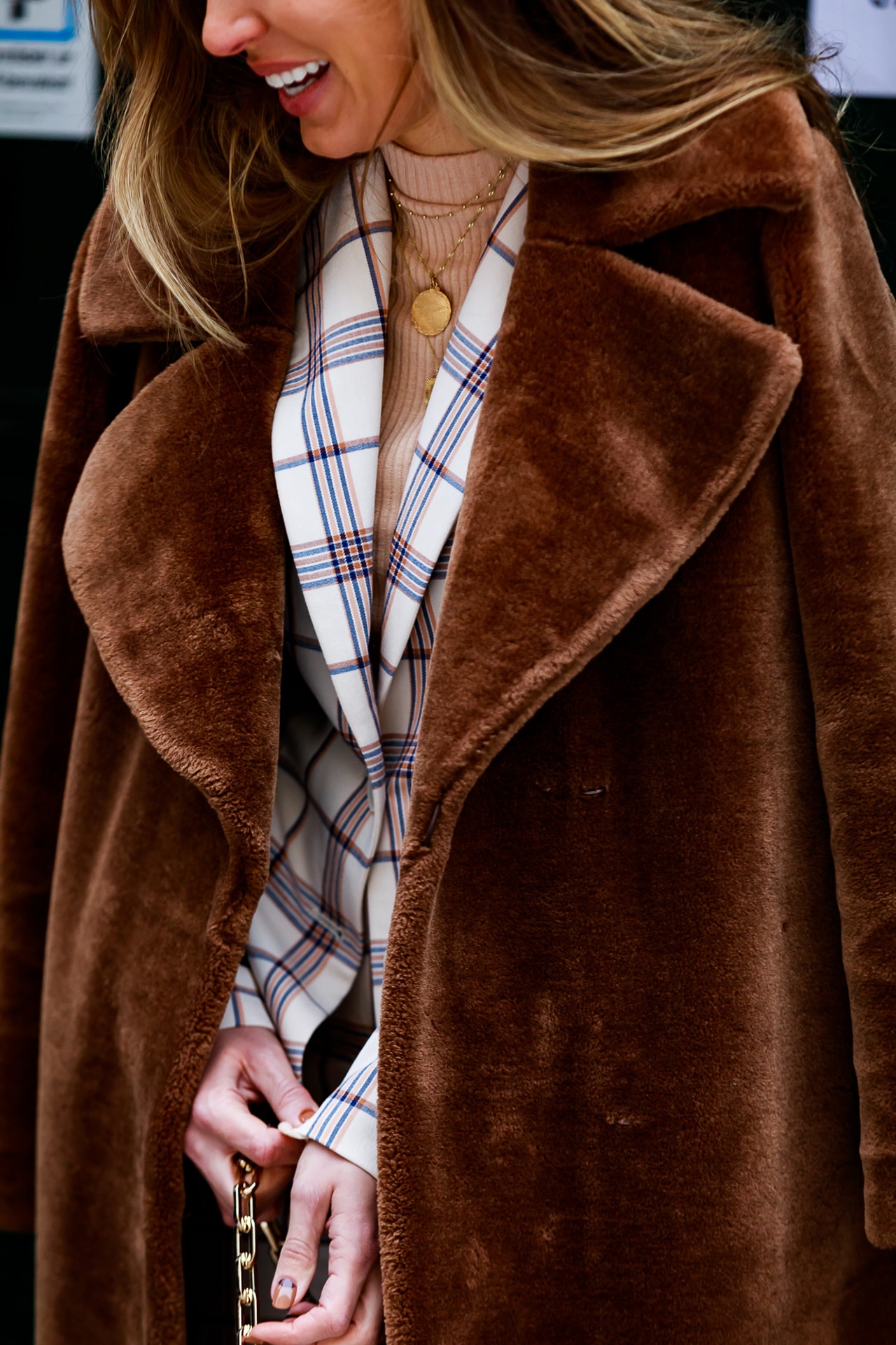 stockholm fashion week street style blogger influencer fur coat brown
