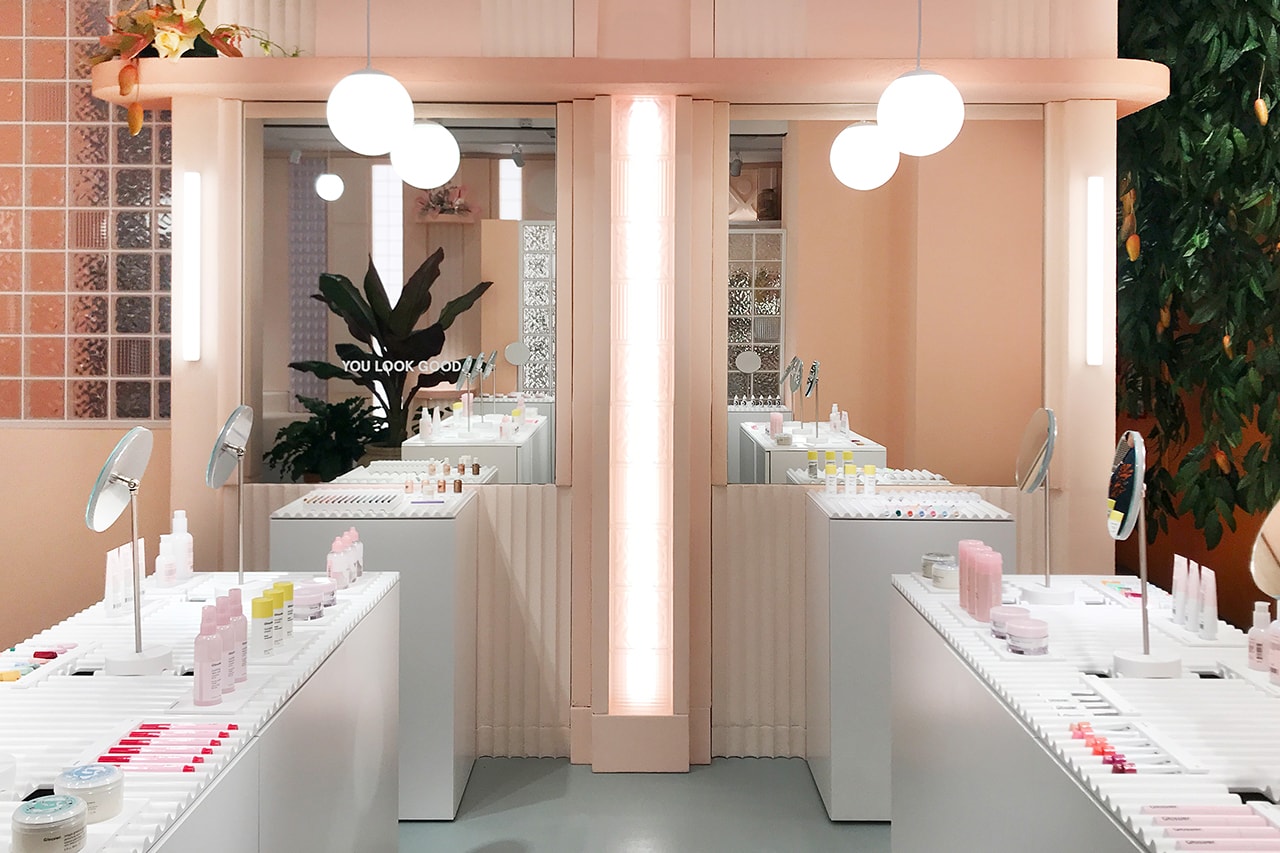 Glossier Miami Pop-Up Store 2019 Interior Emily Weiss Makeup Skincare Fragrance Beauty Cosmetics Pink Millennial Pastel Art Deco Design Mural Jacquie Comrie