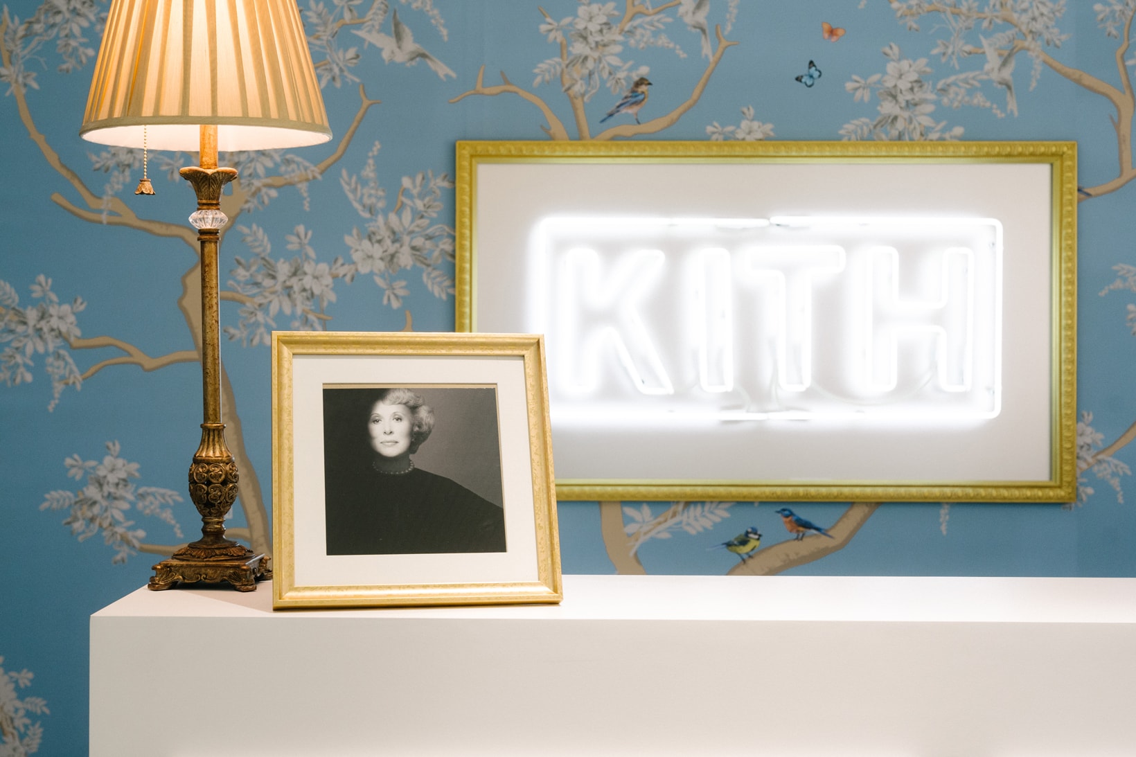 KITH x Estee Lauder Store Office Space New York Light White Picture Lamp Gold