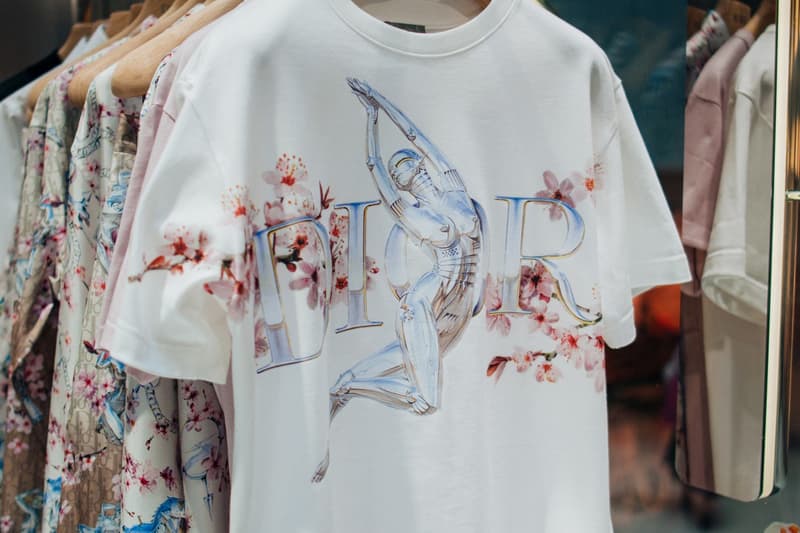 Dior Pre-Fall 2019 Kim Jones Full Collection Hajime Sorayama Yoon Matthew Williams Dior Accessories Monogram Buckle Sneaker Logo Release Date