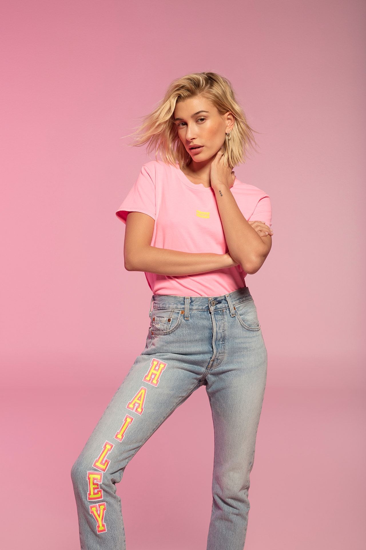 Hailey Baldwin Bieber Levi's 501 Campaign Pink T-Shirt Logo Jeans Denim DIY Customization Customized Patches