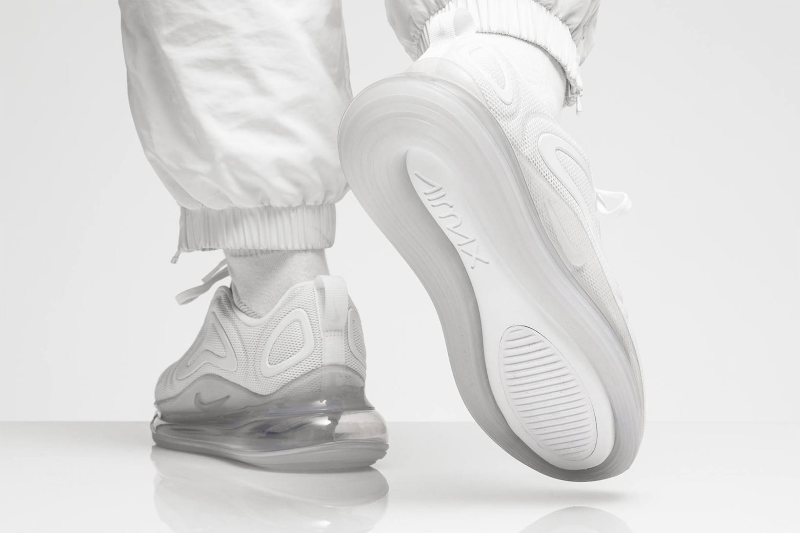 nike air max 720 trainers in triple white