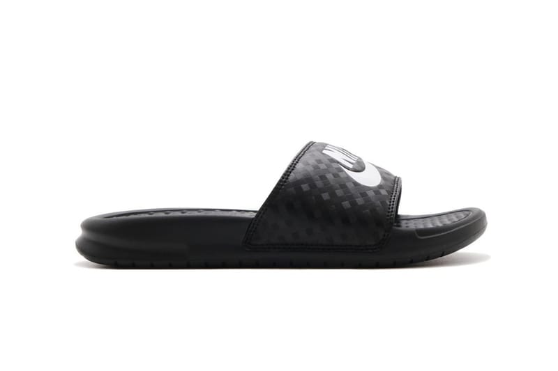 black benassi nike slides