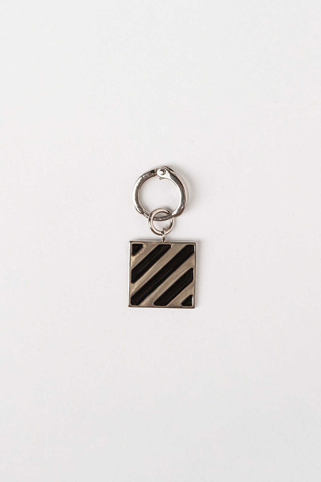 Off White Jewelry Collection Keychain Silver Black