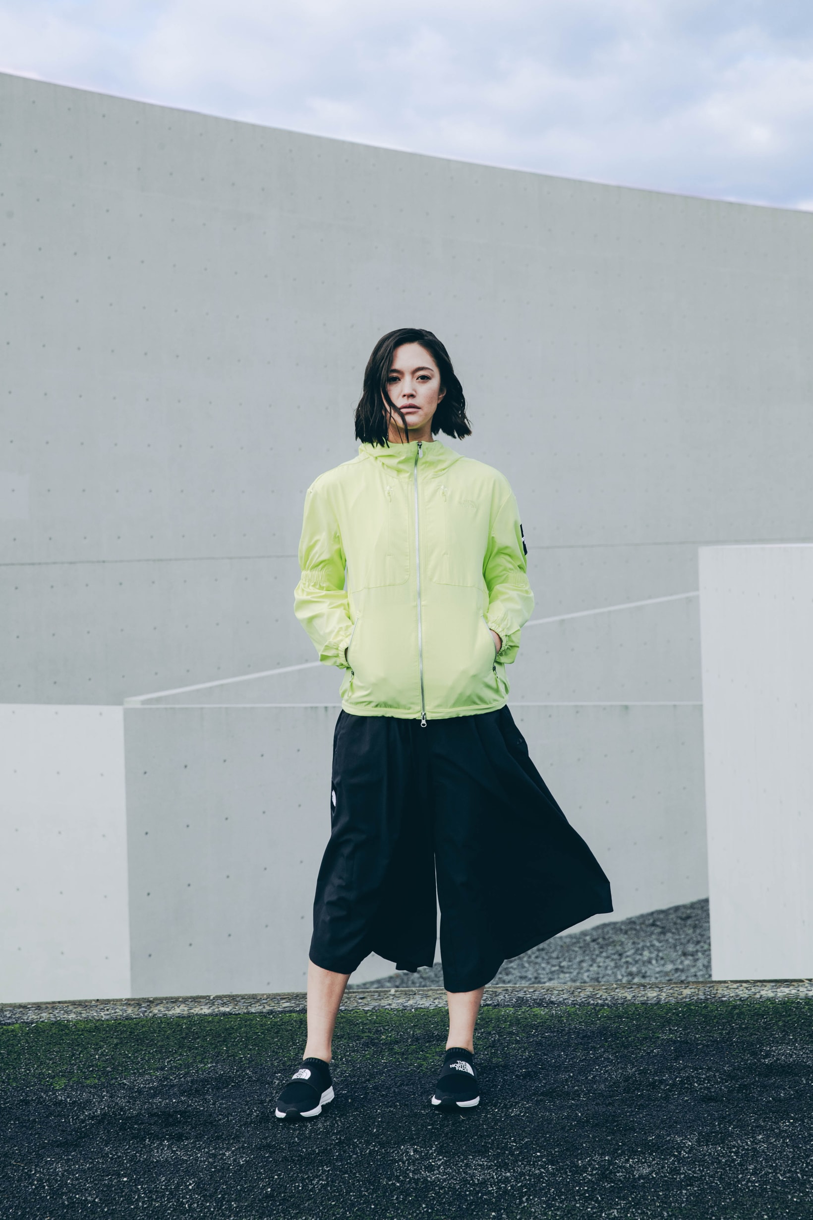 The North Face Airflow Spring Summer 2019 Collection Jacket Green Pants Black
