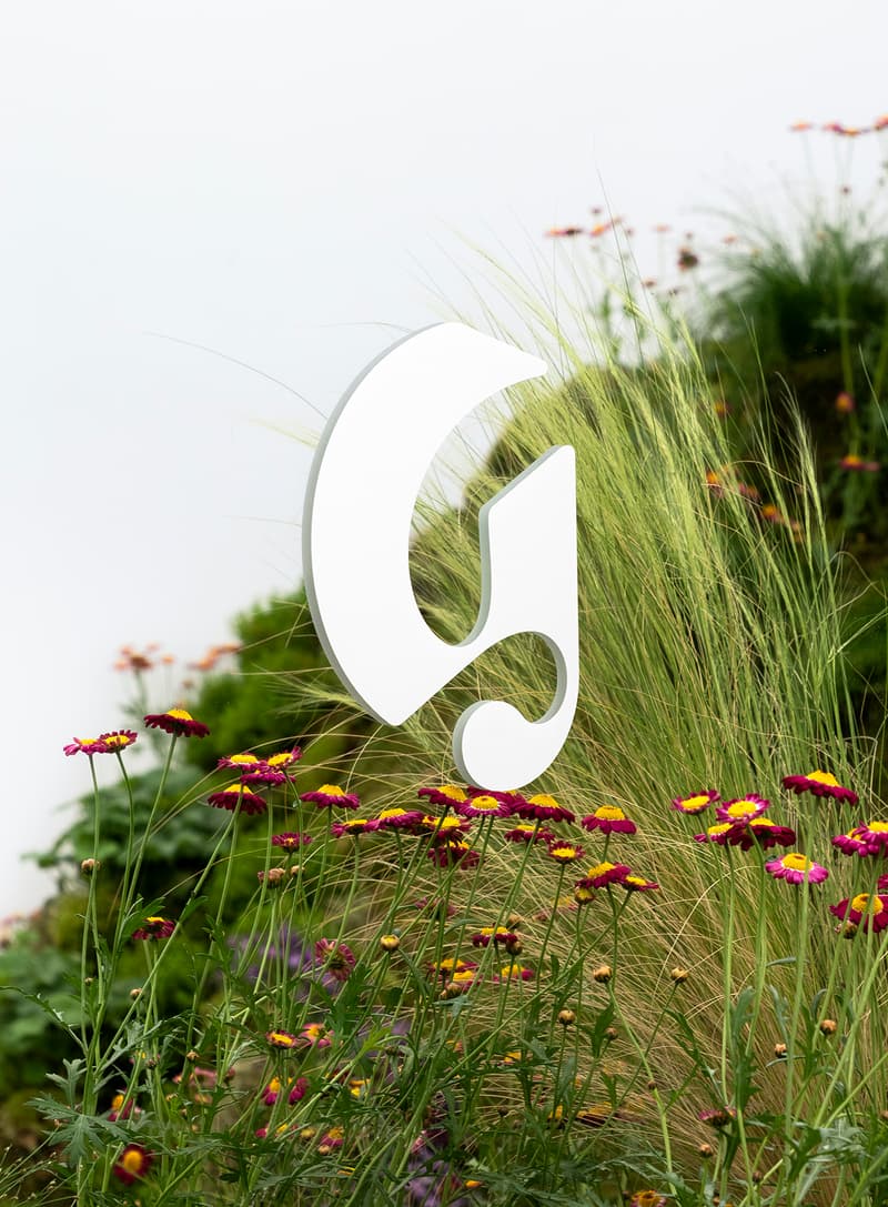 Glossier Seattle Pop-up Interior Makeup Skincare Beauty Emily Weiss Garden Grass Flowers