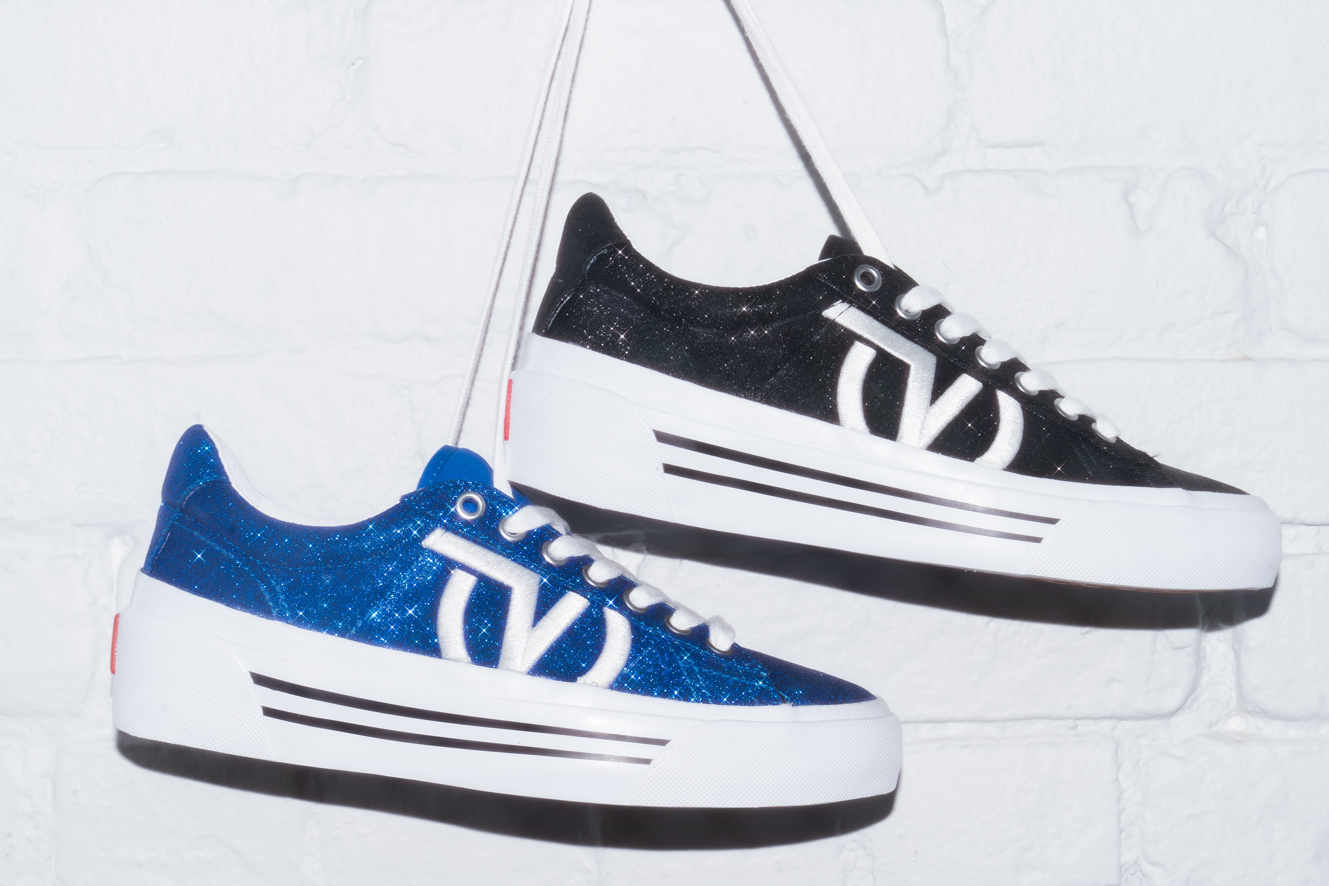 Vans Sid NI Retro Sneaker Release Glitter Design 90s Shoe Streetwear Black Blue Sparkle V Logo Vintage Platform 