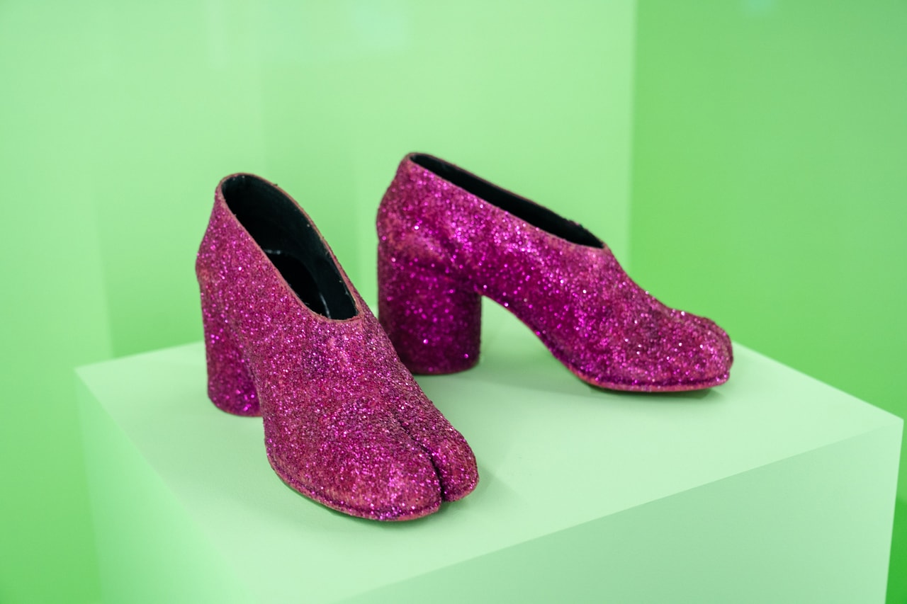 Metropolitan Museum of Art Spring 2019 Camp Notes on Fashion Exhibition Maison Margiela Tabi Shoes Pink Black